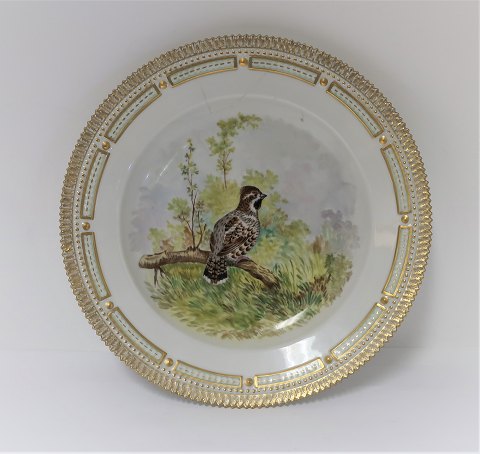 Royal Copenhagen. Jagtstellet. Middagstallerken. Model 3549. Diameter 25 cm. Tallerken er med reparation. (se foto)