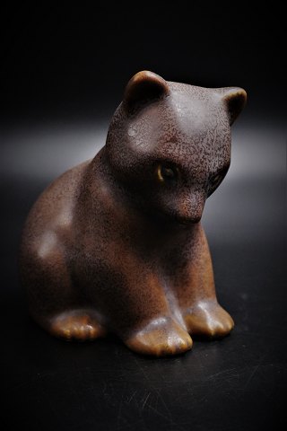 Small glazed ceramic figure of bear, design Knud Basse. Height: 14 cm.