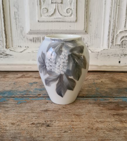 Royal Copenhagen Art Nouveau vase decorated with chestnut flowers and leaves no. 1733/271