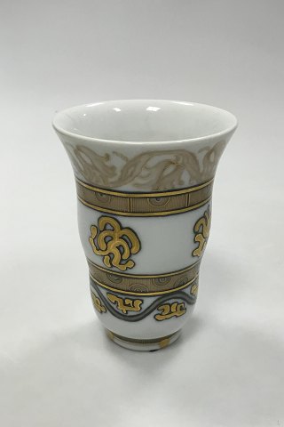 Bing og Grøndahl Art Nouveau vase med gulddekoration. Signeret af Jo Hahn Locher No 630