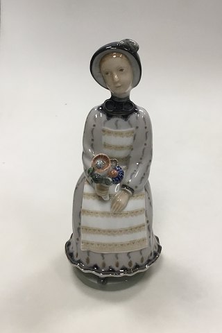 Royal Copenhagen Figur af kvinde med blomsterbuket. Signeret af  Georg Thylstrup No 2156