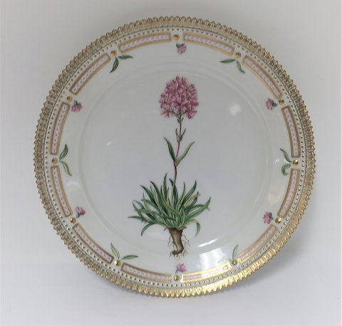 Royal Copenhagen, Flora Danica. Frokost tallerken. Design #623 (3572). Diameter 22 cm. (1 sortering). Lychnis alpina L