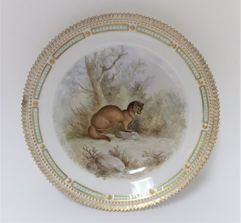 Royal Copenhagen. Fauna Danica. Jagtstel.  Frokost tallerken. Model # 239 - 3550. Diameter 22 cm. (1 sortering). Mustela zibellina. Tallerken er med reparation. (se foto)