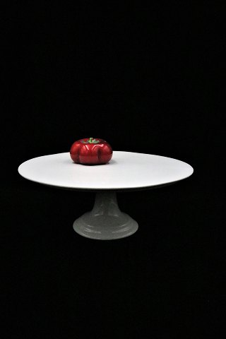 Gammel fransk kage / oste opsats i hvid porcelæn.H:13cm. Dia.:33cm.