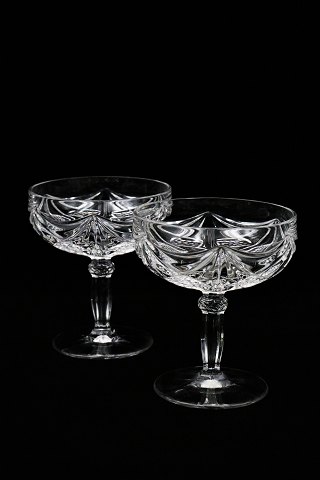 Nice old champagne bowl in pressed crystal glass with nice decoration. (1 pcs available)