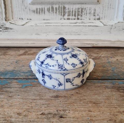 Royal Copenhagen Musselmalet riflet smørskål No. 398