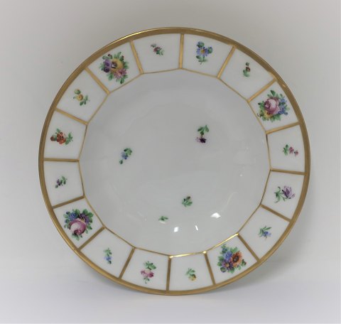 Royal Copenhagen. Henriette. Dyb dessert tallerken. Model 444-8547. Diameter 21,5 cm. (1 sortering).