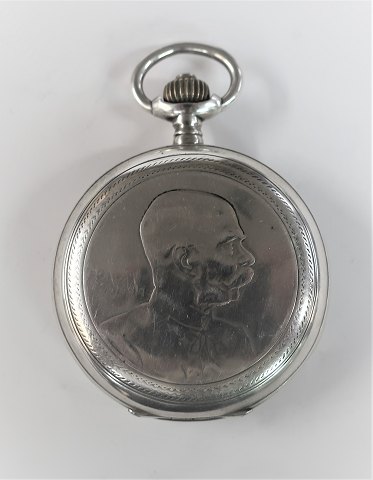 Dobbeltkapslet sølvlommeur. JWC. Forside: Kejser Franz Joseph. Bagside : østrigske dobbeltørn. Diameter 50 mm. Urværk er ok. K.u.K Hofuhrmacher, Friedrich Baumann Wien