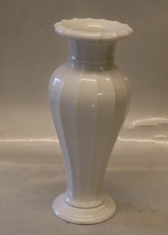 Kgl (740 - 8626) Klassisk Hetsch Vase 21 cm Blanc de Chine Kongelig Dansk 