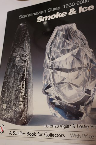 Book about glass in period 1930-2000"Scandinavian Glass - Smoke & Ice"This book is very beautiful and informative as wellThe book is in EnglishBy: Lorenzo VigierPublicher: Schiffer Publishing Ltd.Hard CoverISBN 0764316532A used book as goo