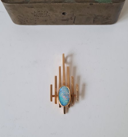 Vintage opal pendant in 14 kt gold by Henning Oddershede