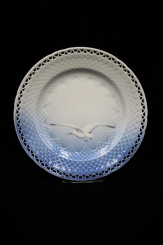 Bing & Grøndahl Mågestel , middagstallerken med gennembrud kant. Dia.:25cm. B&G#325.5. 1.sort.