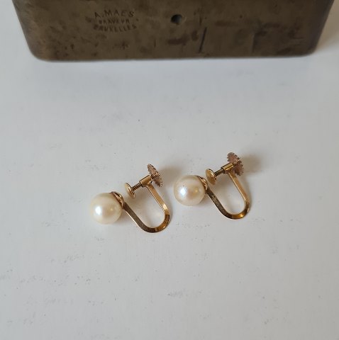 Vintage pearl ear screws in 14 kt gold by Viggo Wollny