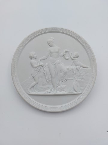 Royal Copenhagen bisquit platte "Barndom og Forår" 20. årh. (no. 116)