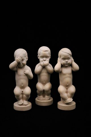 Svend Lindhart terracotta figurere , "Ikke se" , "Ikke høre" og "ikke tale"Højde:14cm.  Sælges enkeltvis.