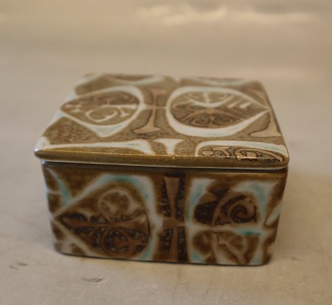 RC Faience 721-3267 Brown lidded box, squarre 4 x 8 cm , Baca, Nils Thorsson 1963 Aluminia Copenhagen Baca Faience