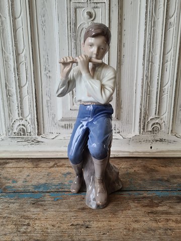 B&G Figure - Flute player no. 1897