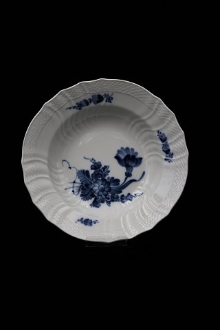 Royal Copenhagen Blå Blomst Svejfet, store dybe tallerkner.RC#10/1614. Dia.:24,5cm. ...