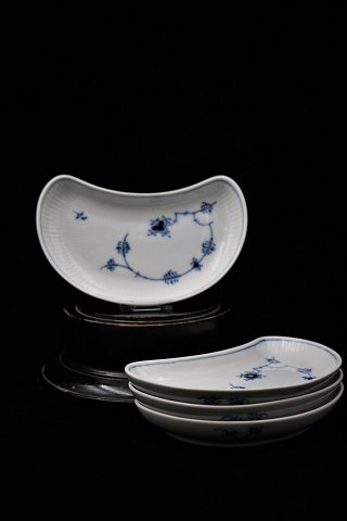 Royal Copenhagen Blue Fluted Fluted crescent-shaped dish.RC#354. 16.5x9cm. Staff sales.