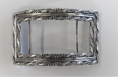 Martin Hinrich Petersen, Haderslev (1756-1824). Flot bæltespænde. Længde 10 cm. Højde 5 cm.