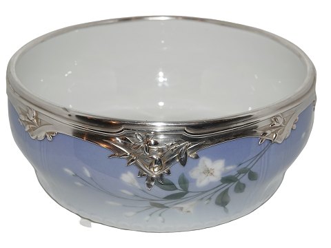 Bing & GrøndahlStørre Art Nouveau skål med sølvkant af Marie Smith