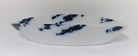 Royal Copenhagen. Aflang skål. Ivan Weiss. Model 375. Længde 27 cm. (1 sortering)
