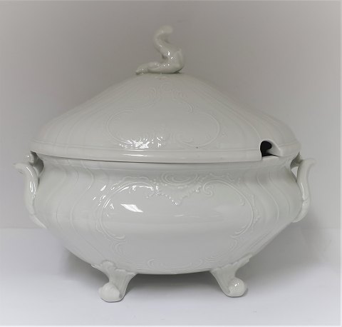 Royal Copenhagen. Juliane Marie. Hvid terrin. Længde 32 cm. Højde 28 cm. (1 sortering)