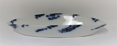 Royal Copenhagen. Aflang skål. Ivan Weiss. Model 377. Længde 37 cm. (2 sortering)