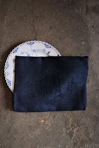 10 stk. smukke gamle franske damask vævet linned serviettermed monogram og blomster motiver i fin mørkeblå farve.