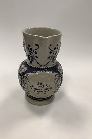 Tysk salt glasur Kande med inskription: Fein Schmeckt Der Wein Aus Einem Krug Von Stein
