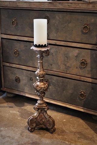 Antik 1800 tals fransk forsølvet alterstage i træ med en rigtig fin patina.Højde:57cm.