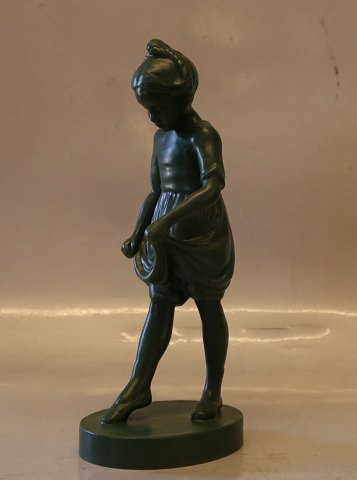 108 I The first Dance (Dancing girl ) 23 cm Michaela Karsten 1939 Ipsen Danish Art Pottery