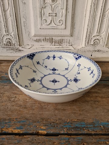 Royal Copenhagen Musselmalet Halvblonde sjælden skål med ombukket kant no. 623 - 24,5 cm.