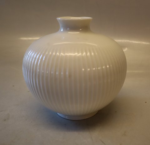 Kongelig Dansk 4343 Kgl. Riflet Vase 11 x 11 cm Hans Henrik Hansen HHH
