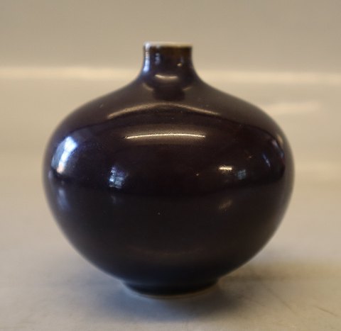 Kongelig Dansk Stentøj Miniature  21395 Kgl. Vase  7.5 x 7.5 cm August 1956 Nils Thorsson