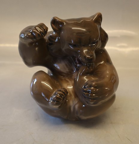 2991-1233 RC Bear biting its paw  (KK) 1928 13 x 12 cm Knud Kyhn Royal Copenhagen