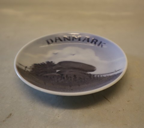 RC 3167 Plate with dolmen 9.3 cm Danmark Royal Copenhagen