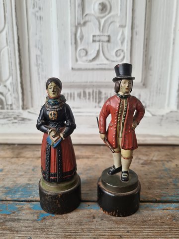Just Andersen figure in local costumes made of painted metal mounted on a wooden base. Amager girl and man from Røsnæs