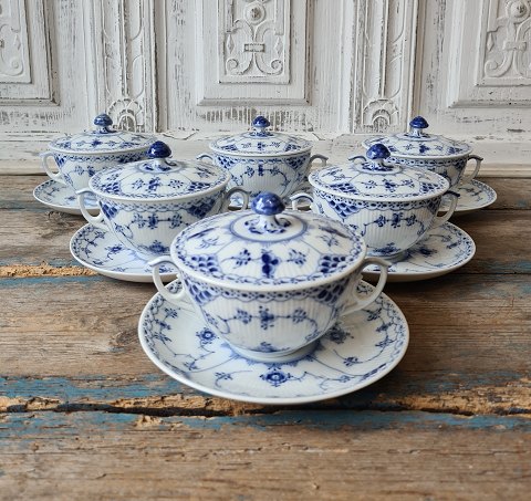 Royal Copenhagen Musselmalet halvblonde bouillonkop med låg og underkop No. 764