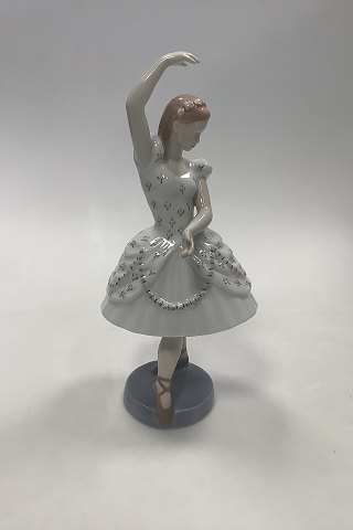 Bing and Grondahl Figurine of Columbine No. 2355