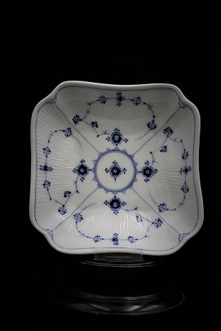 Royal Copenhagen Blue Fluted Plain square salad bowl. RC#1/26. 1.sort. Before 1923.H:6cm. 21,5x21,5cm.