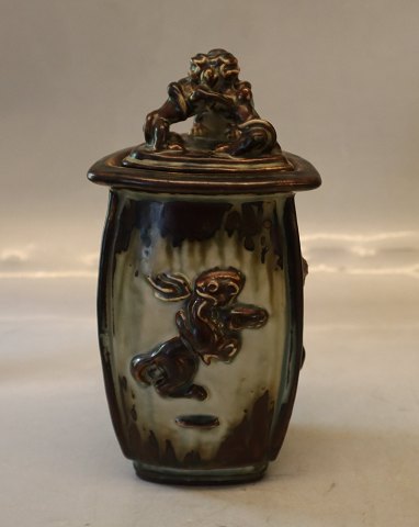 20160 Kgl. Trekantet vase med relieffer 20 cm, Bode Willumsen, marts 1928 Kongelig Dansk Stentøj