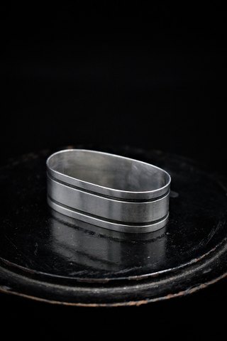 Gammel serviet ring i sølv , stemplet.5,3x2,8cm.  Brede 1,8cm.
