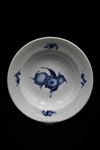 Royal Copenhagen Blue Flower Braided, small deep plate. Dia: 21cm. RC#10/8105. 2.sort.
