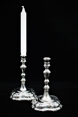 A pair of old Svend Toxværd baroque candlesticks in silver, stamped. Sv.T. 925 S. Height: 18cm.