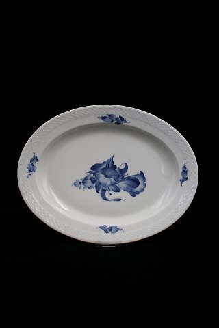 Royal Copenhagen Blue Flower Flower Braided oval dish. RC#10/8015. 2.sort. 25x19cm.