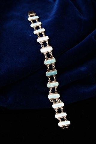 Gammelt armbånd i sterling sølv & lysblå emalje.Længde : 17cm. Stemplet: V.S. (V. Seerup 1893-1937)