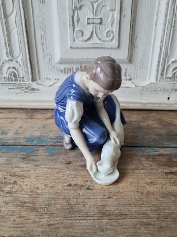 B&G Figur - Pige med kat No. 1745