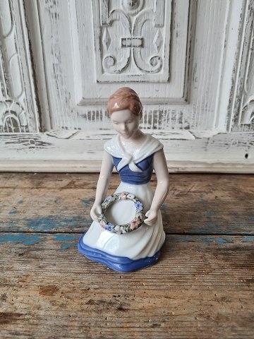 B&G figur - pige med blomsterkrans No. 2345