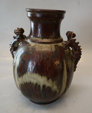 20126 Kgl. Krukke med firben 20 cm, Bode Willumsen, maj 1927 Kongelig Dansk Stentøj